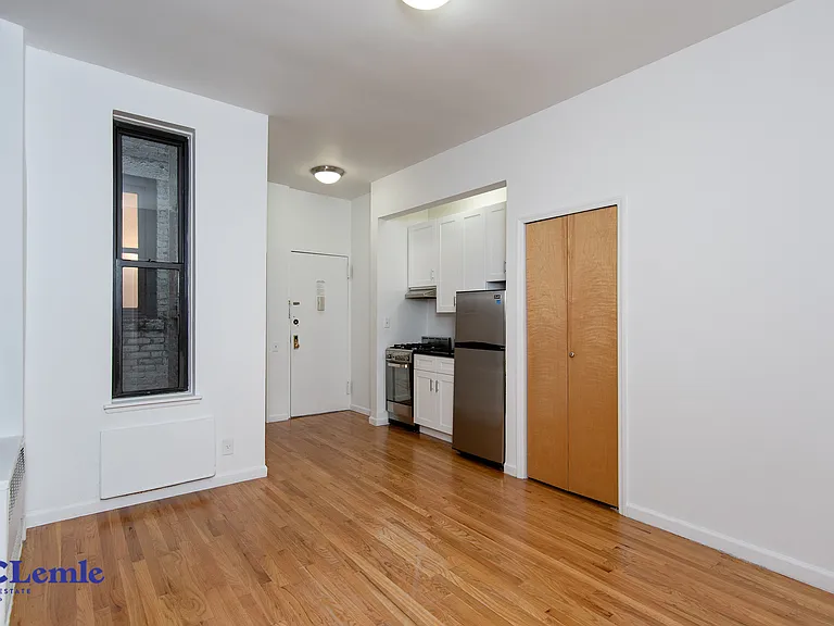 206 E 25th St #4RW — Photo 2