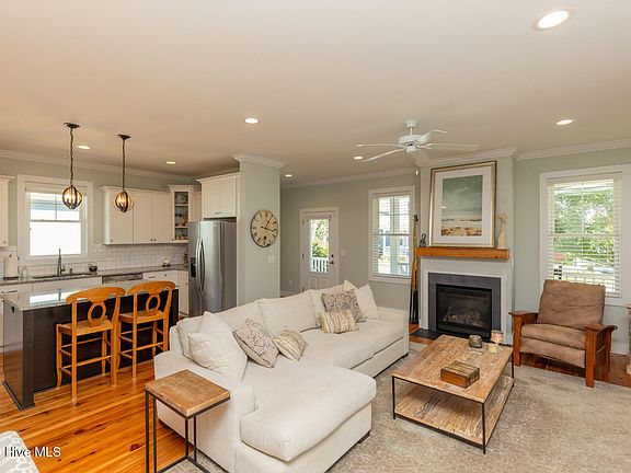 4th image of 266 Manning Square