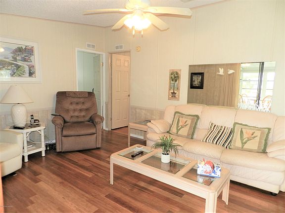 3rd image of 1319 Gardenia Dr