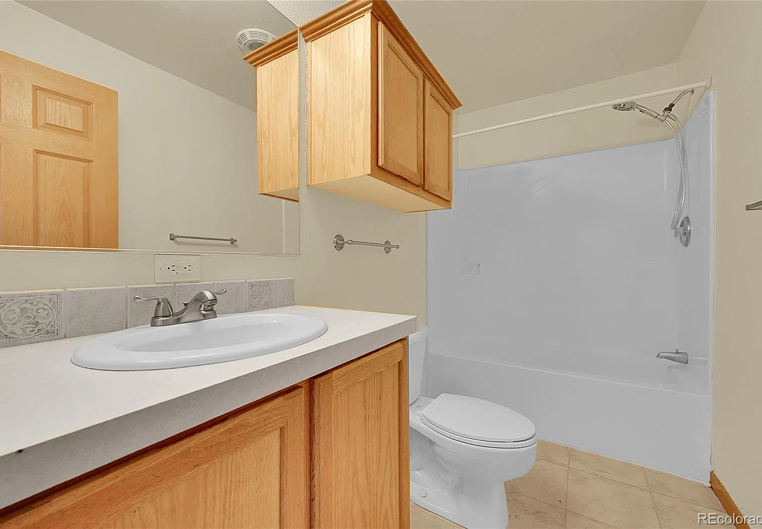 3 bed, 2.0 bath, 1325 sqft, $2,225 — Photo 4