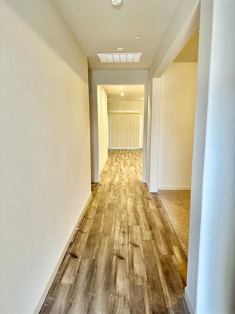 Newer 3 Bedroom, 2 Bathroom home available now — Photo 3