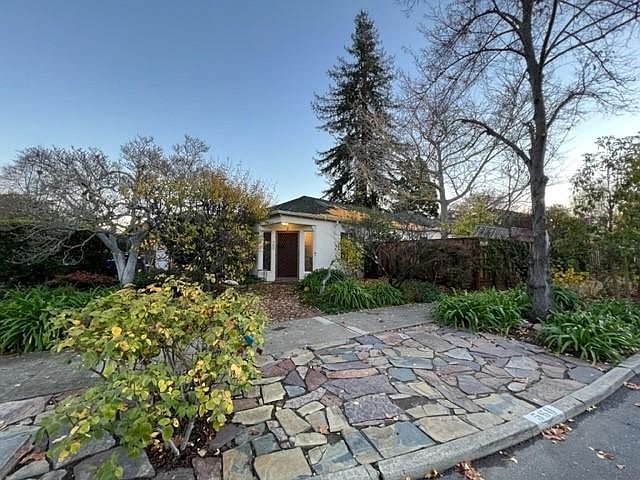 1st image of 560 Miramonte Ave