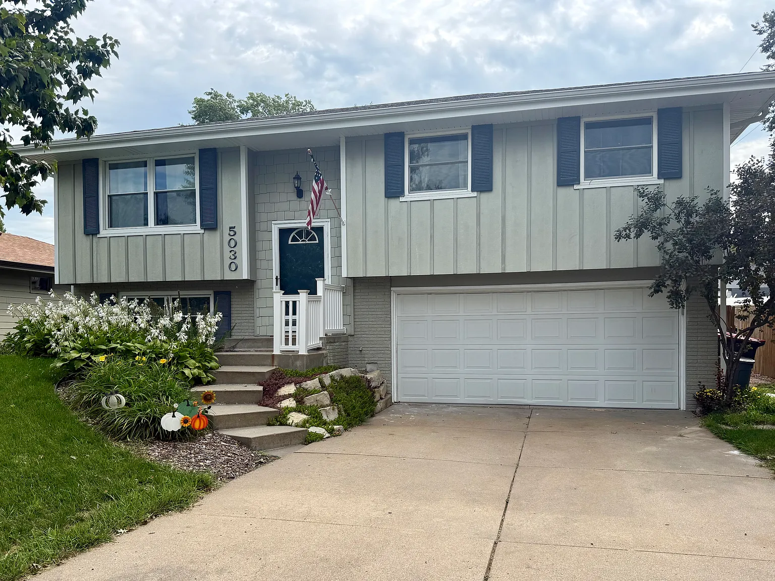 3 bed, 2.5 bath, 1114 sqft, $2,200 — Photo 2