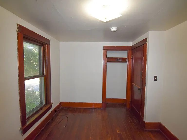 203-205 S Summit St — Photo 12
