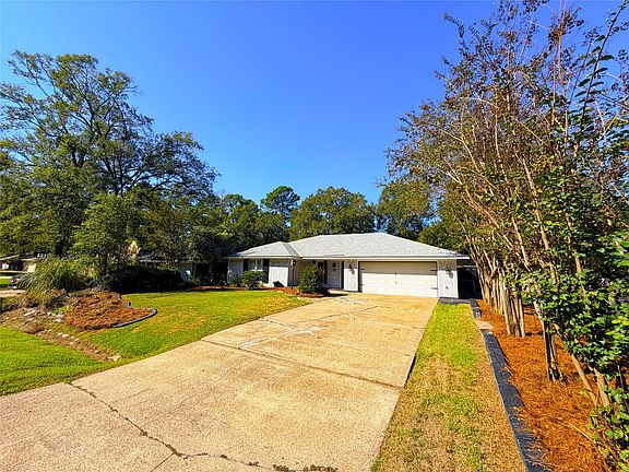 3rd image of 211 Chimney Ln