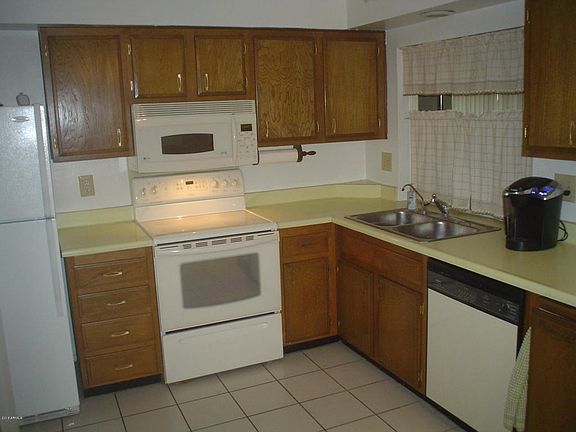 4th image of 10925 W Santa Fe Dr