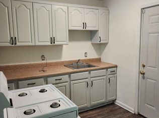 857 Commodore Dr NW, Atlanta, GA 30318