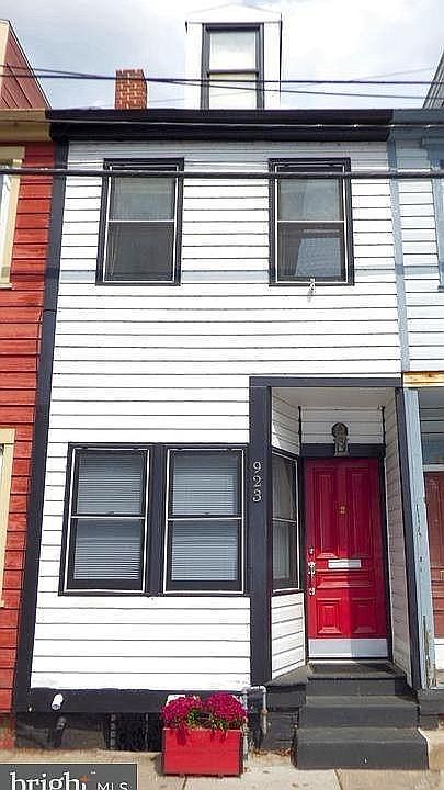 1st image of 923 Bartine St