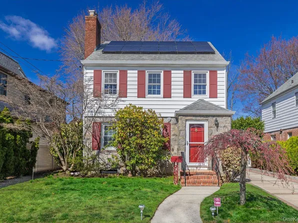 107 Acorn Way, Malverne, NY 11565