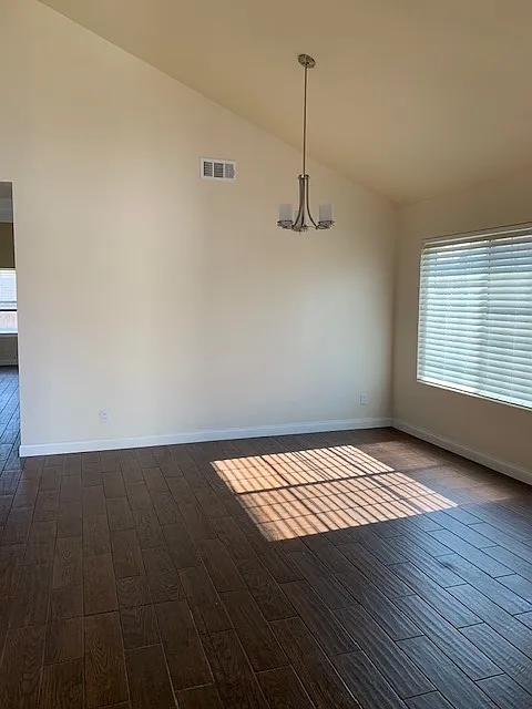 4 bed, 1649 sqft, $4,650 — Photo 3