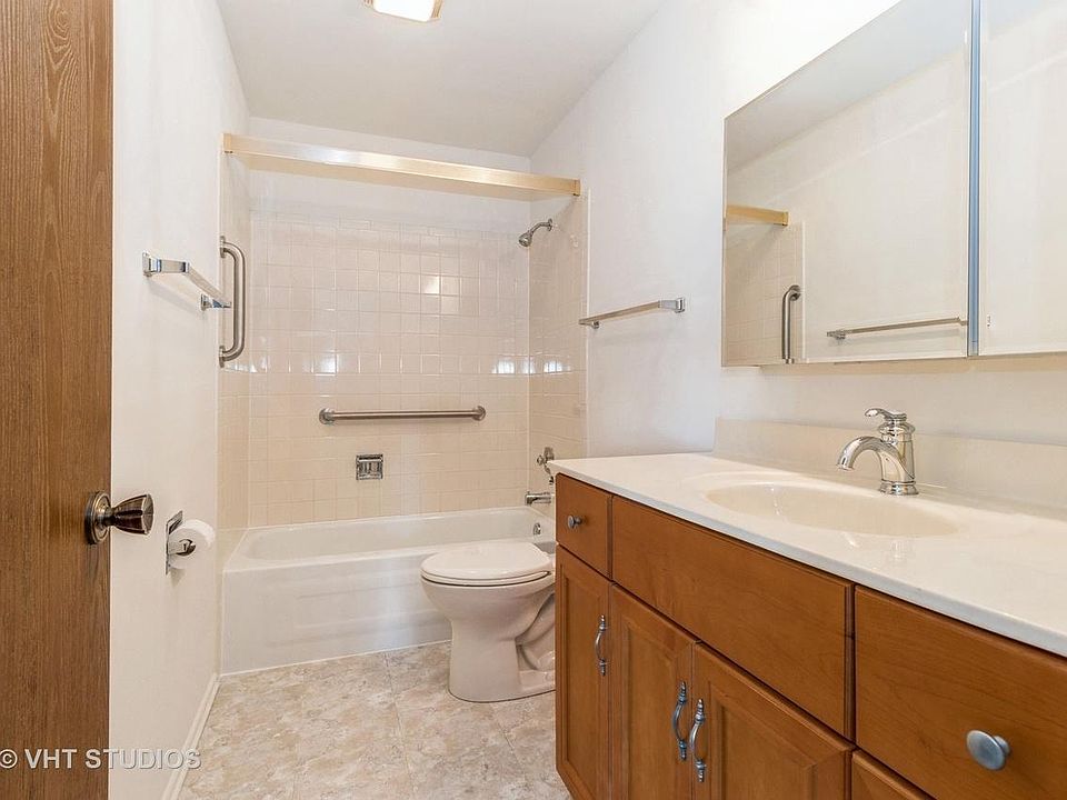 360 Springlake Ln APT B, Aurora, IL 60504 | Zillow