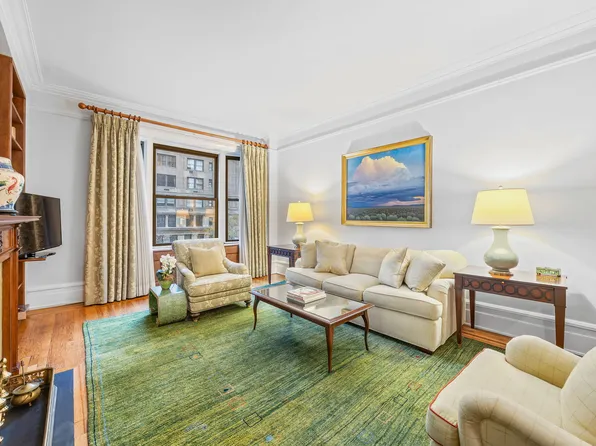 929 Park Avenue image 3 of 10