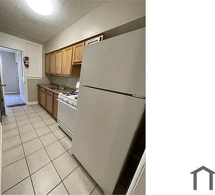811 Barnaby St SE #104 — Photo 2