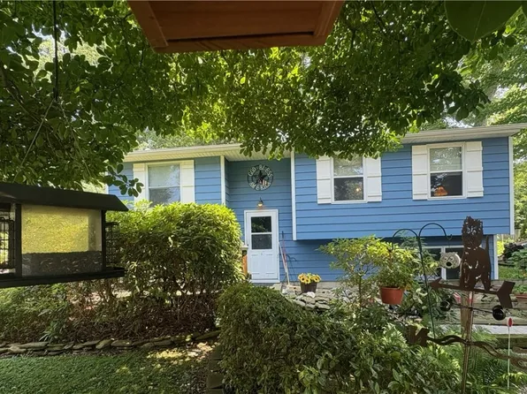 1717 Stirling Rd, Madison, OH 44057