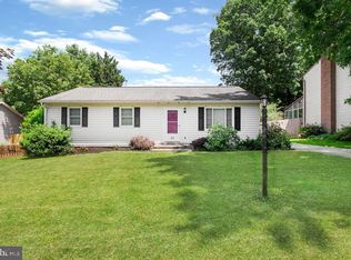 26 Meadowview Dr, Hanover, PA 17331