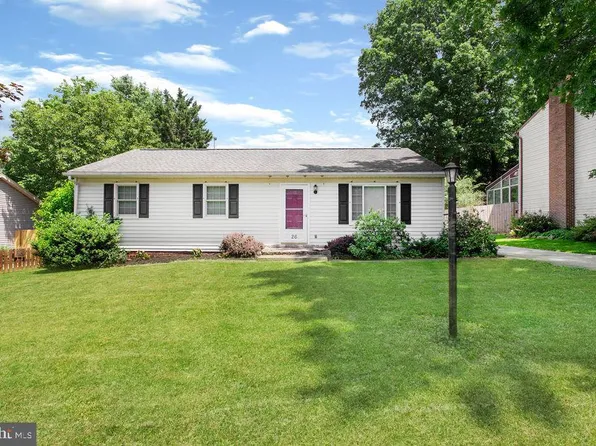 26 Meadowview Dr, Hanover, PA 17331