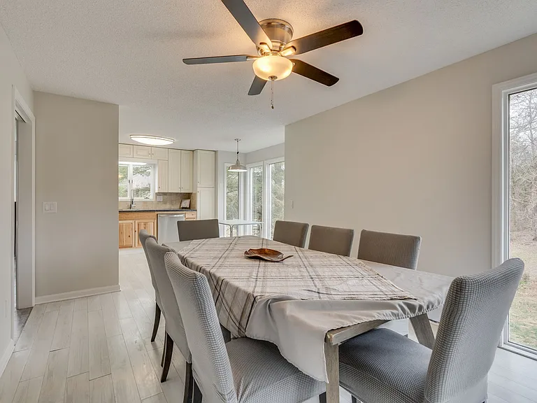 5009 Emerald Dr — Photo 10