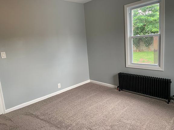 5th image of 27 Bayview Ave