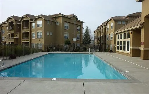 800 Gibson Dr — Photo 3