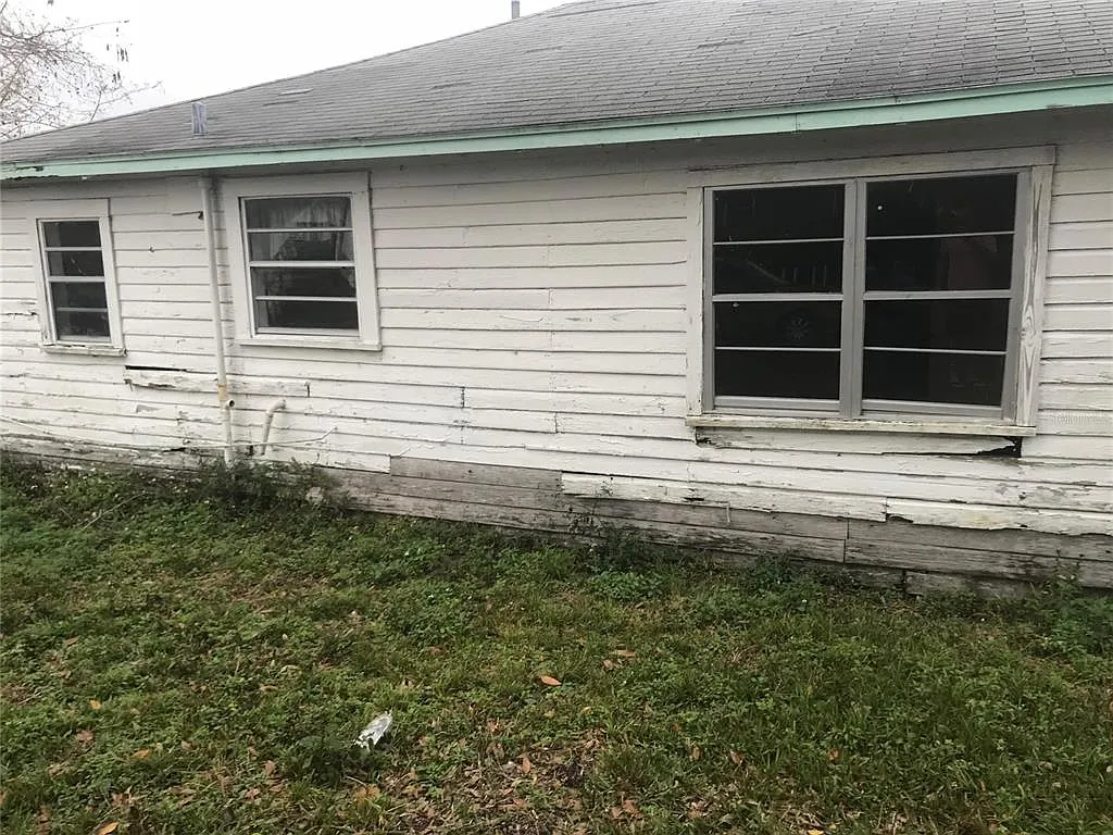 3 bed, 1.0 bath, 1084 sqft, $800 — Photo 2