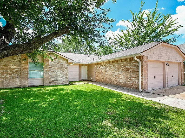 2622 Olympus Dr — Photo 1