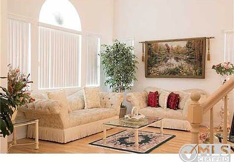 4th image of 750 Avenida Solaria