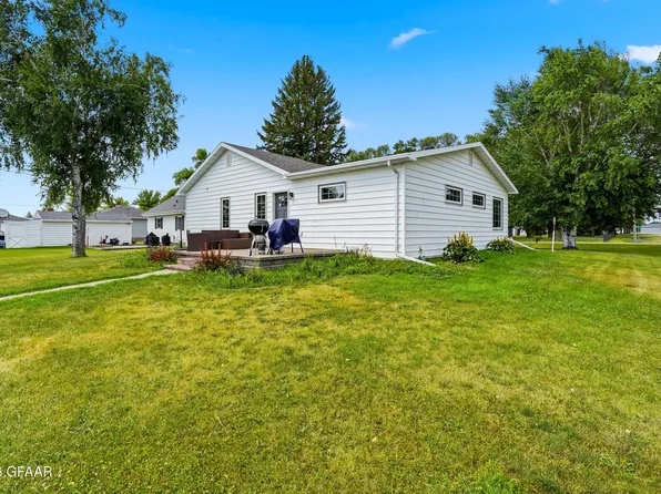 202 3rd St, Gilby, ND 58235