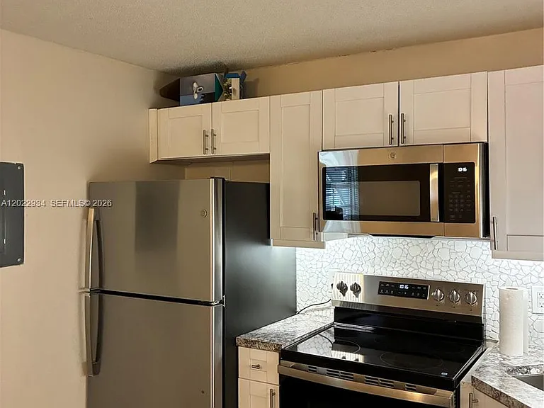 117 NE 5th St #113 — Photo 9