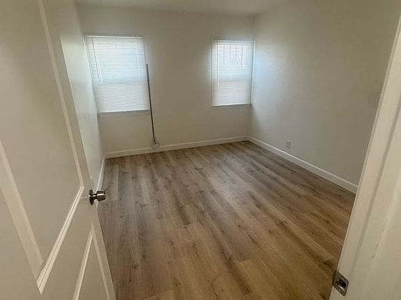 4th image of 9924 Rosewood Ave