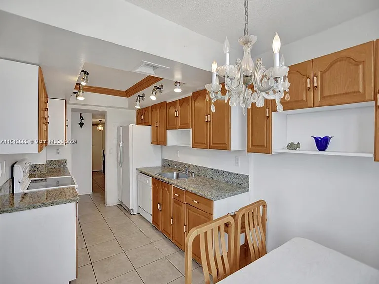 18051 Biscayne Blvd #304 — Photo 16