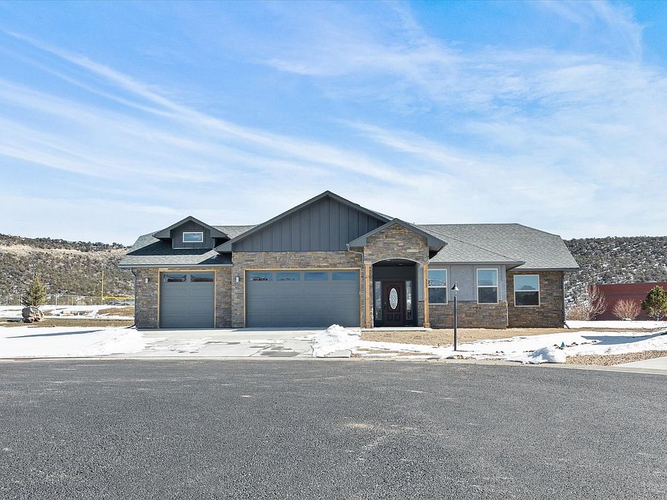 1st image of 335 SE Flagstone Ct
