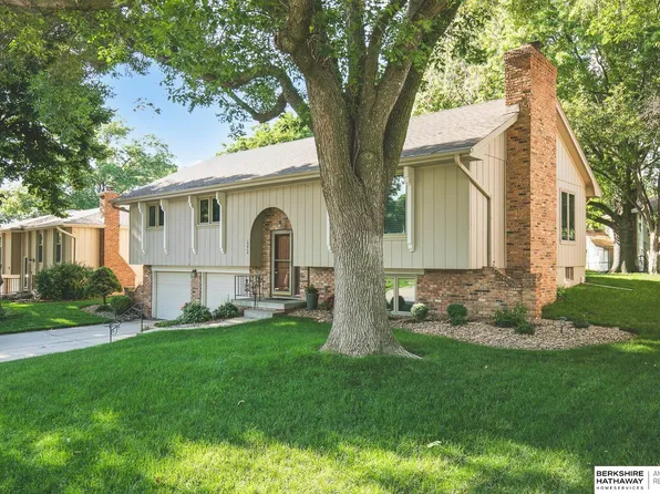 14812 Arbor St, Omaha, NE 68144