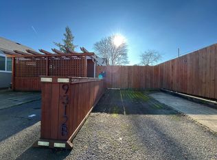 9312 E Burnside St #B, Portland, OR 97216