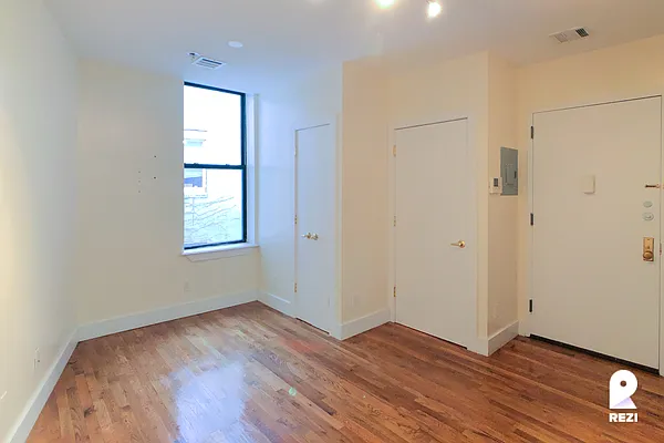 Rented by REZI | media 4