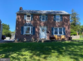 40 Colonial Park Dr, Springfield, PA 19064