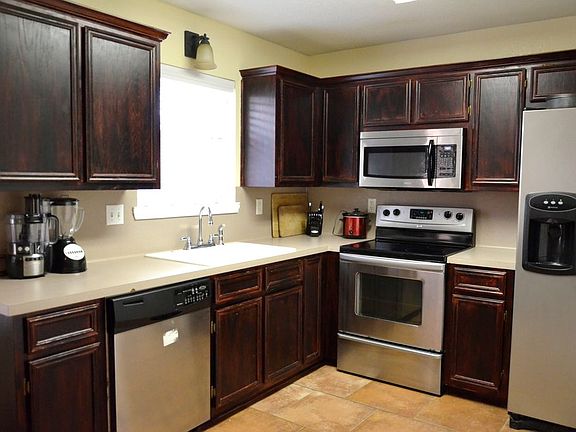 4th image of 8 Holly Ct