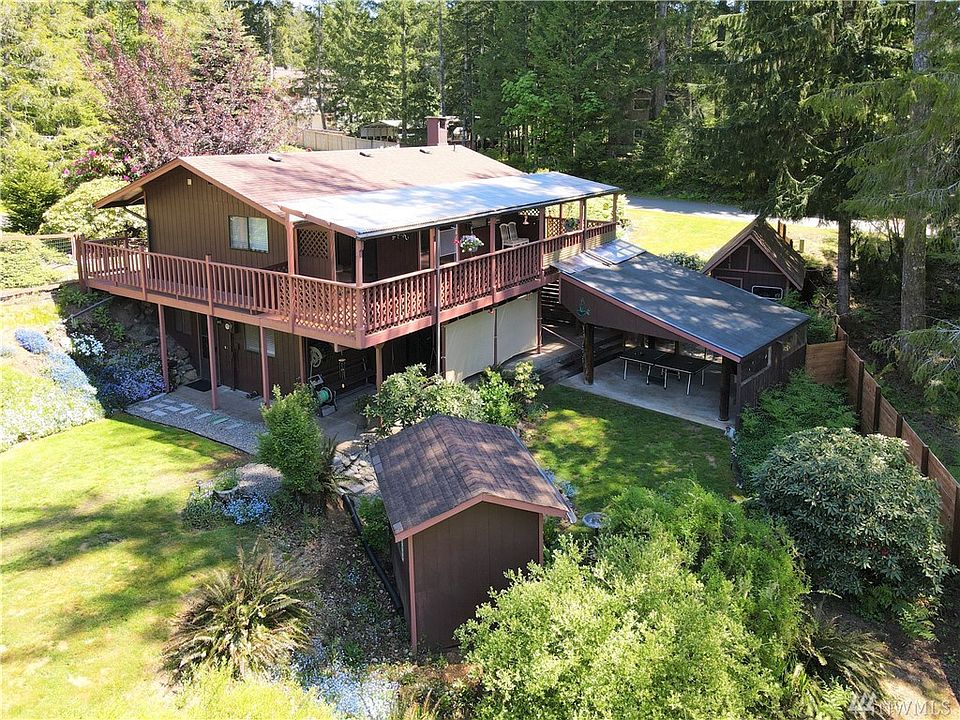 Don't miss this wonderful opportunity to take over ownership of this lovely home in the Lake Cushman community.