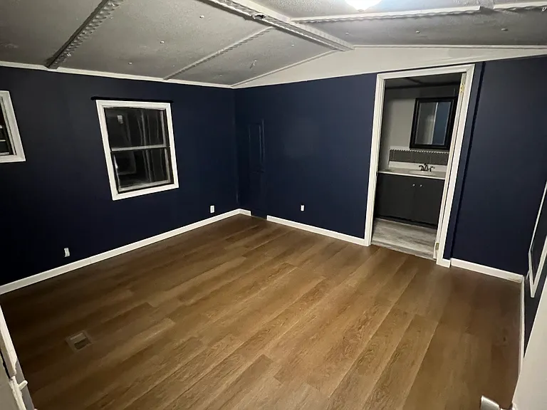 76 Petersburg Ln — Photo 7