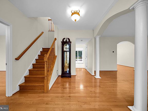 5th image of 8684 Nagle St