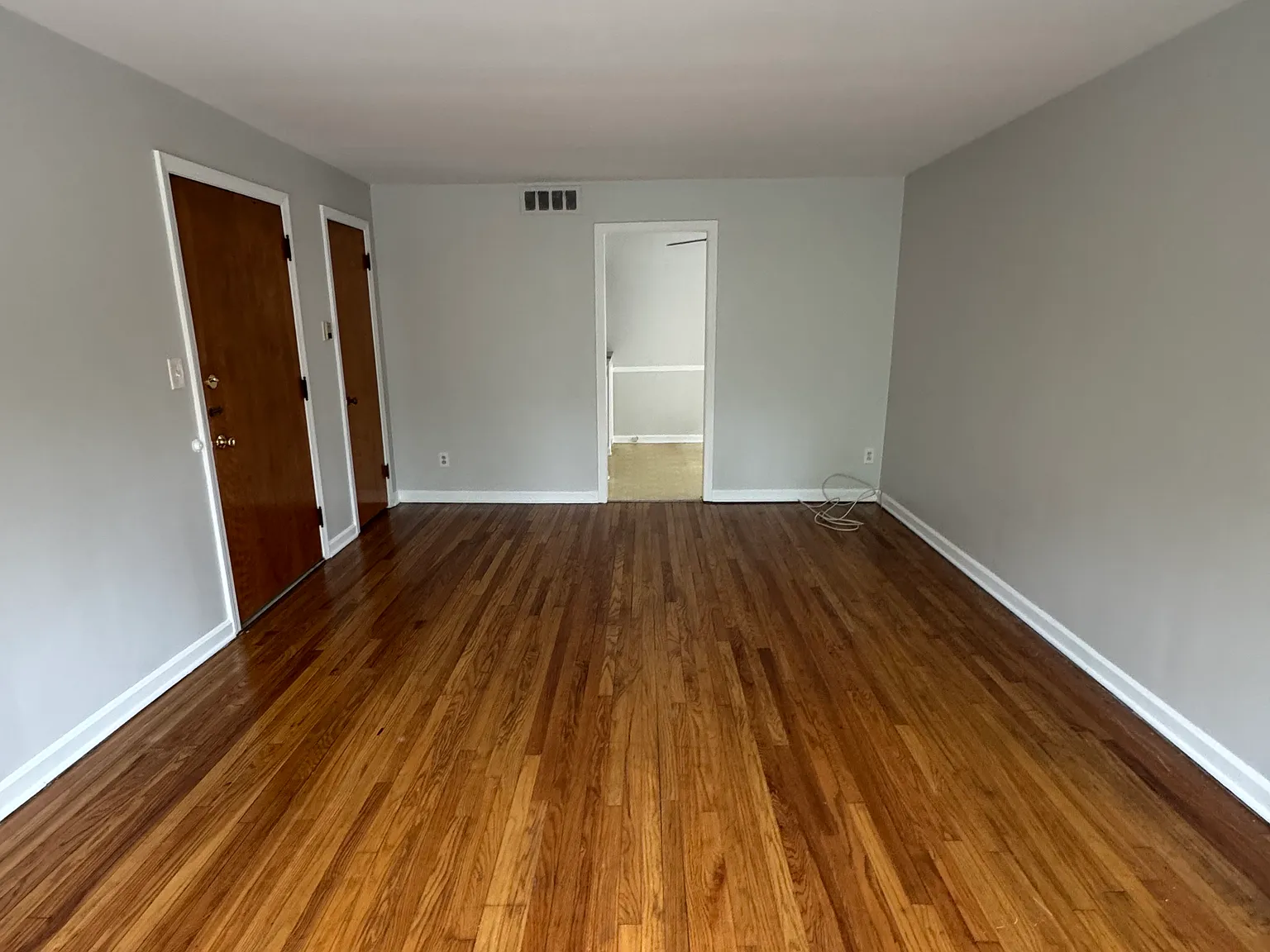 2 bed, 900 sqft, $1,275 — Photo 2