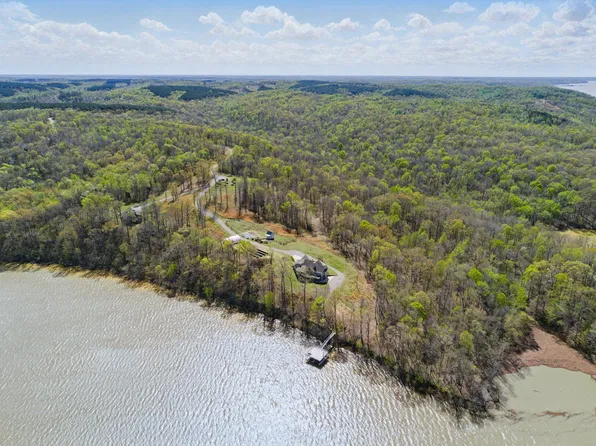 495 Twin Feathers Rd, Stewart, TN 37175