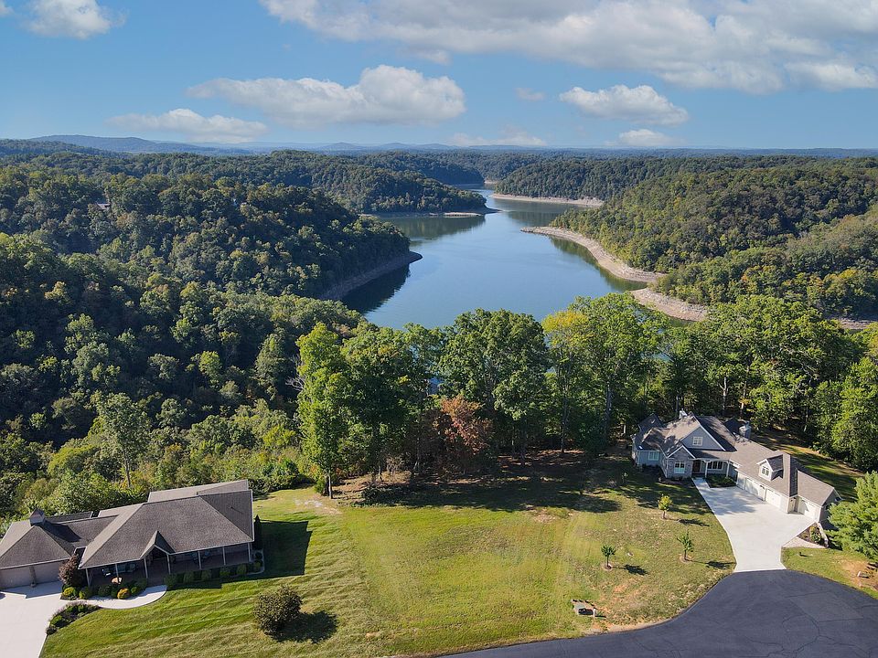 1st image of 12 Laurel Wood Dr
