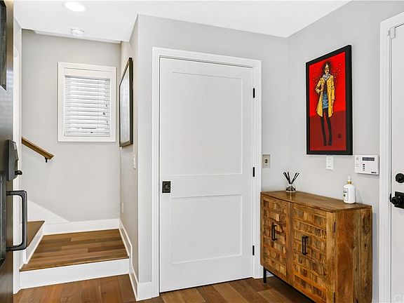 5th image of 302 1/2 Marguerite Ave