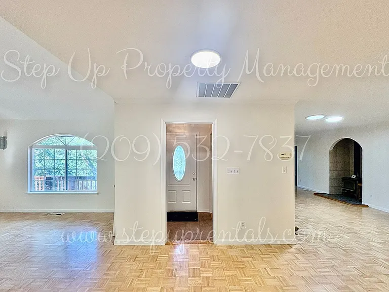 21767 Longeway Rd — Photo 2