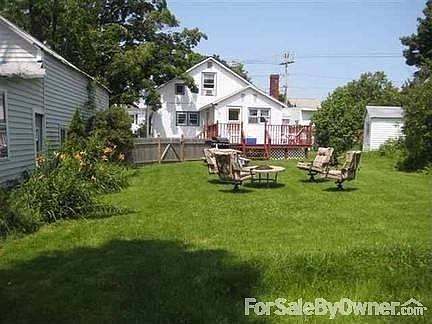 2nd image of 121 Quaker Ln
