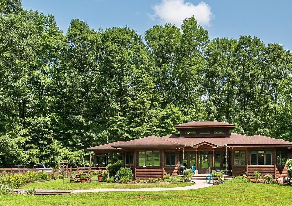 1st image of 384 Potluck Farm Rd