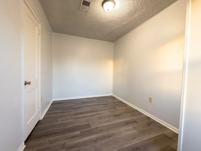 854 Carrolton Ave — Photo 9