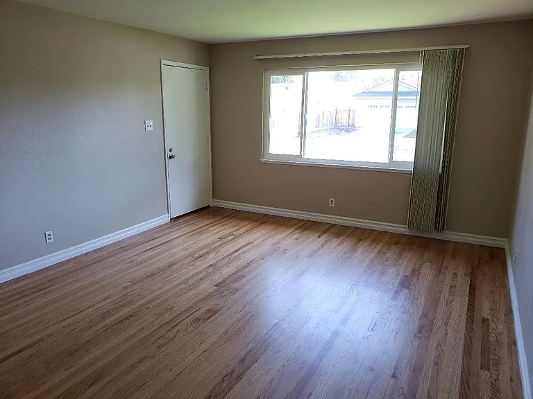 4207 Eggers Dr — Photo 2