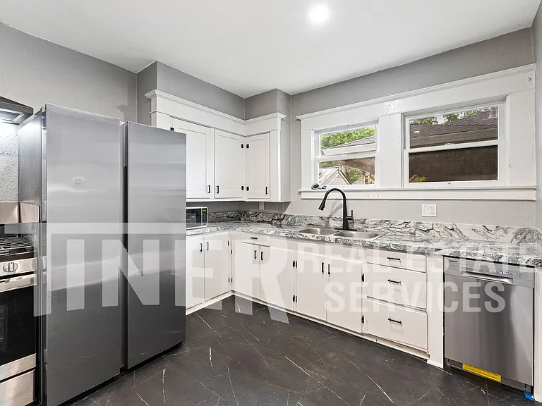 348 B St — Photo 8