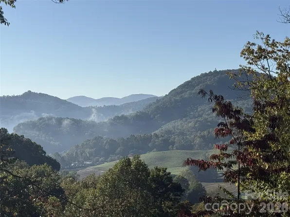 282 Tamarack Trl, Waynesville, NC 28785